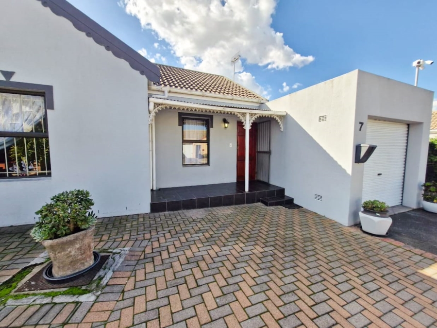 2 Bedroom Property for Sale in Protea Village Western Cape